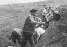 Digging trenches on the approaches to Moscow.